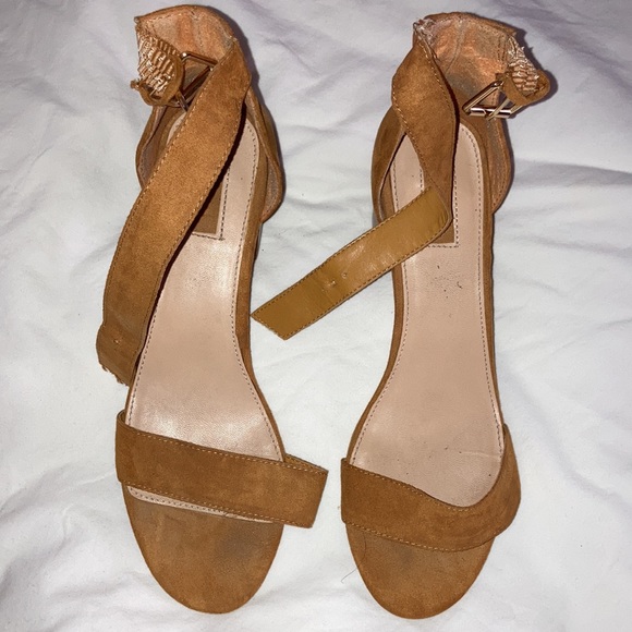 Light Brown Ankle Strap Chunky Heel Shoes - Picture 2 of 8